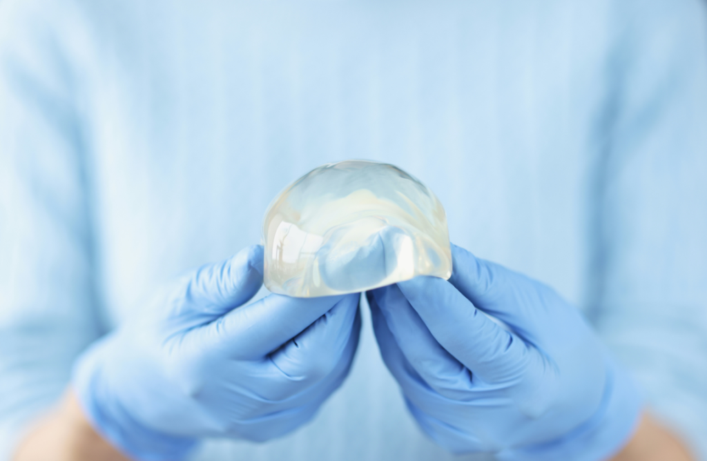 do breast implants increase risk of cancer